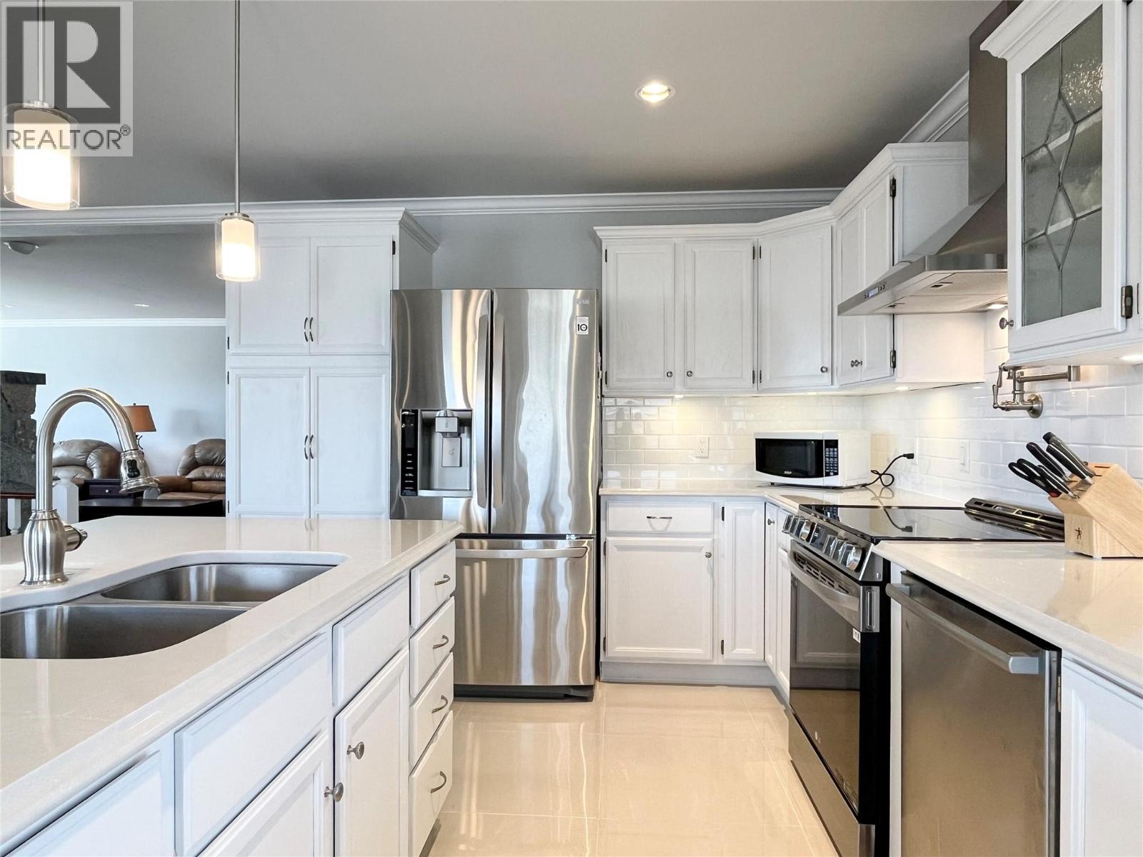 9106 Hummingbird Lane, Osoyoos