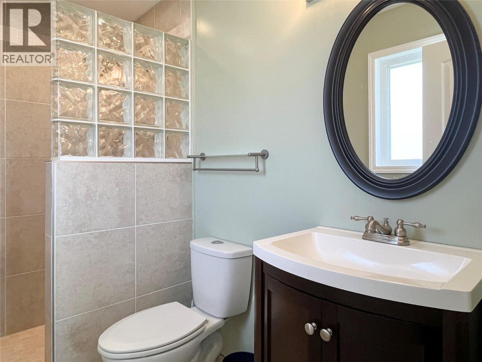 9106 Hummingbird Lane, Osoyoos