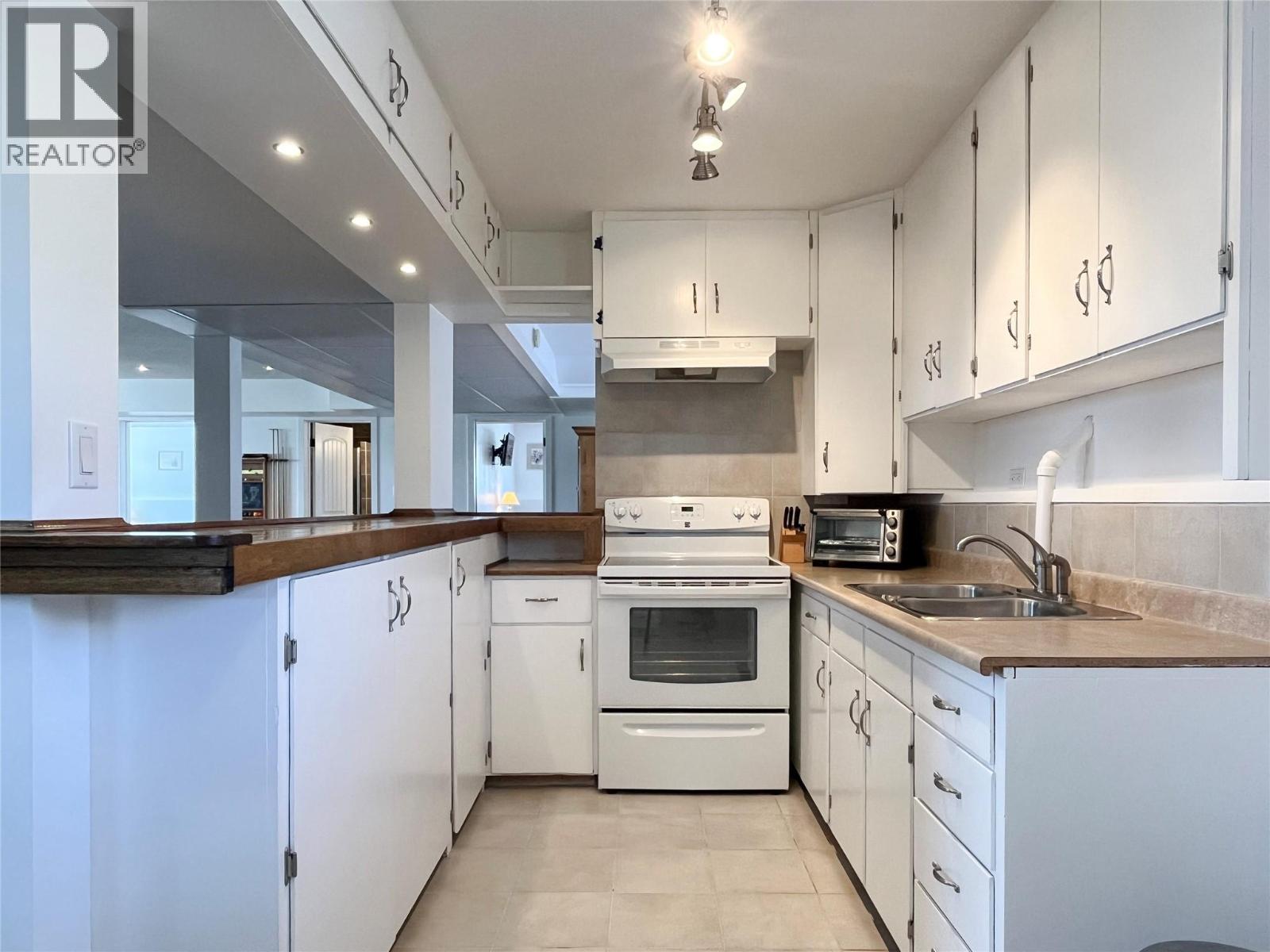 9106 Hummingbird Lane, Osoyoos