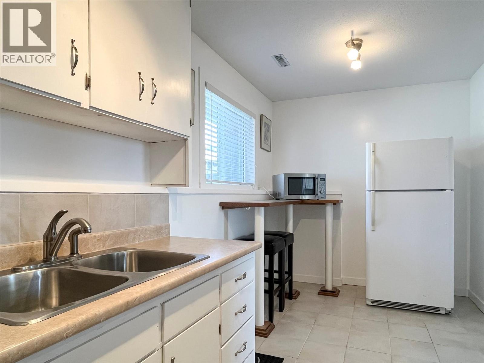 9106 Hummingbird Lane, Osoyoos