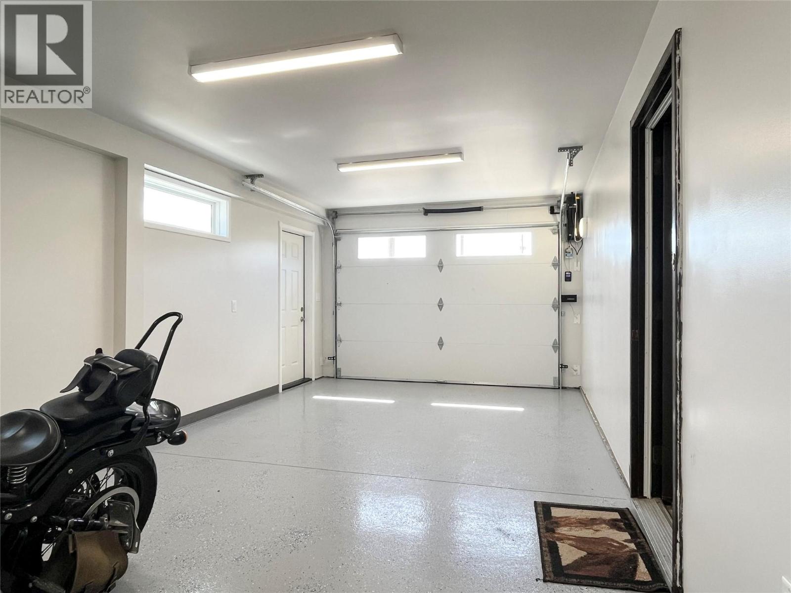 9106 Hummingbird Lane, Osoyoos