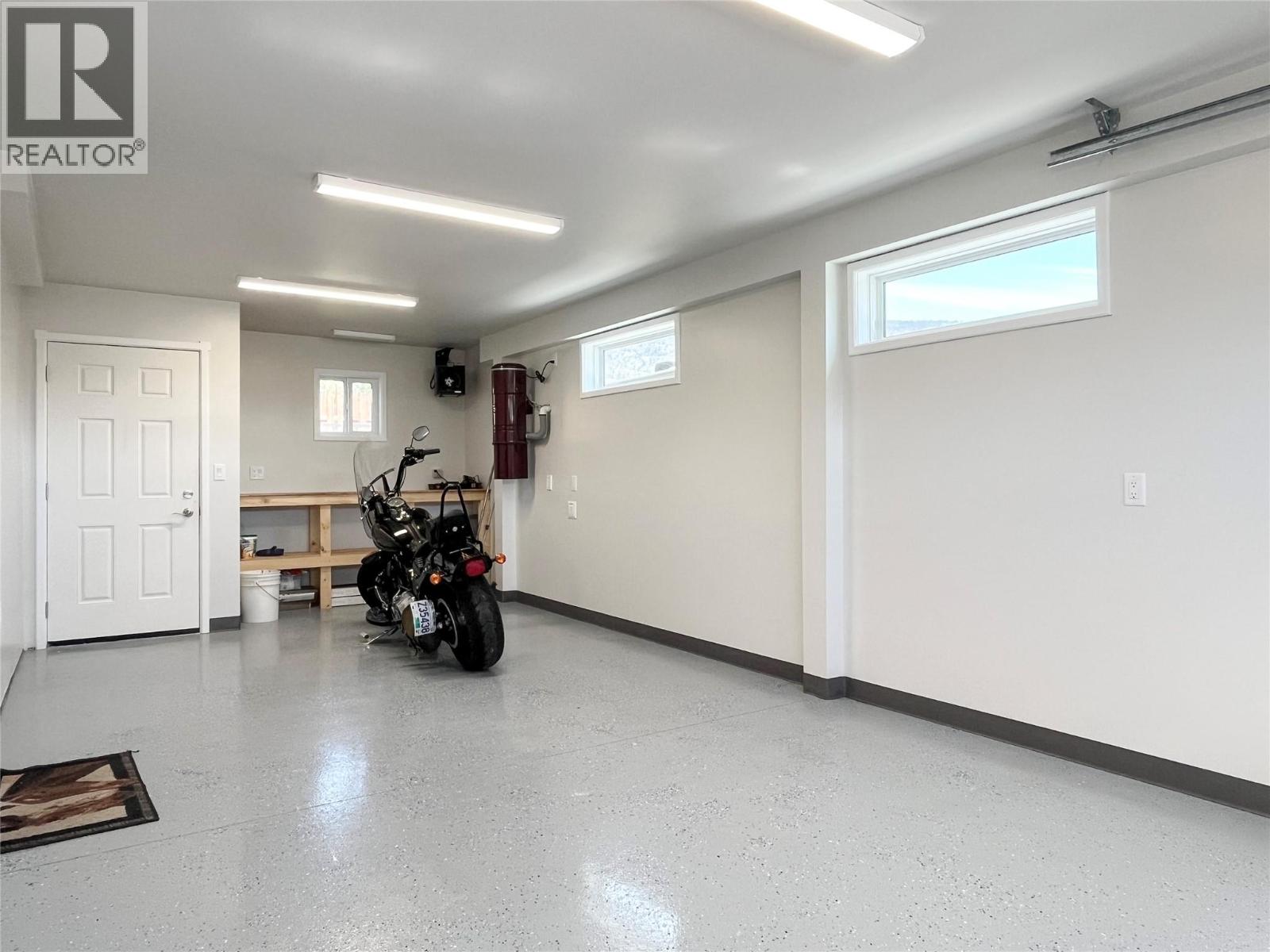 9106 Hummingbird Lane, Osoyoos