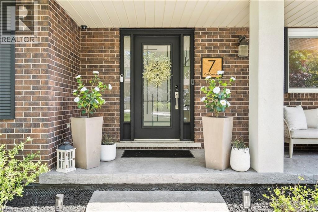 7 CARL Crescent - Photo 5 of 50, Waterdown, Ontario