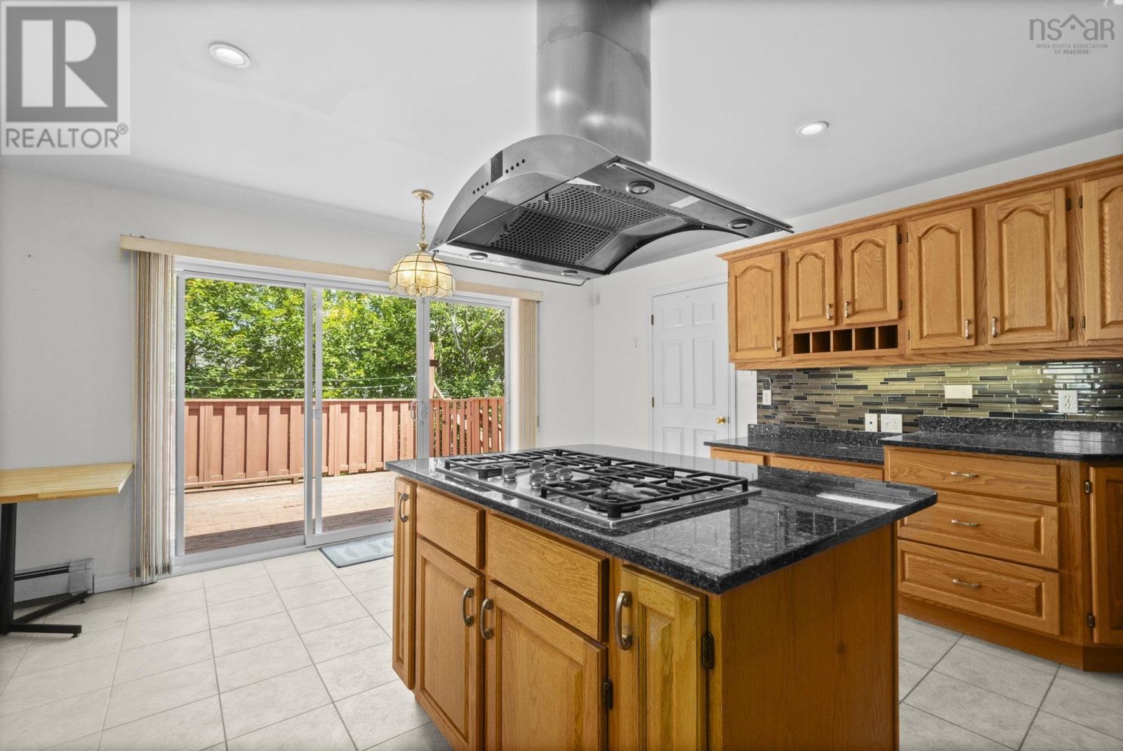 Property 16 of 51 of 152 Roxbury Crescent