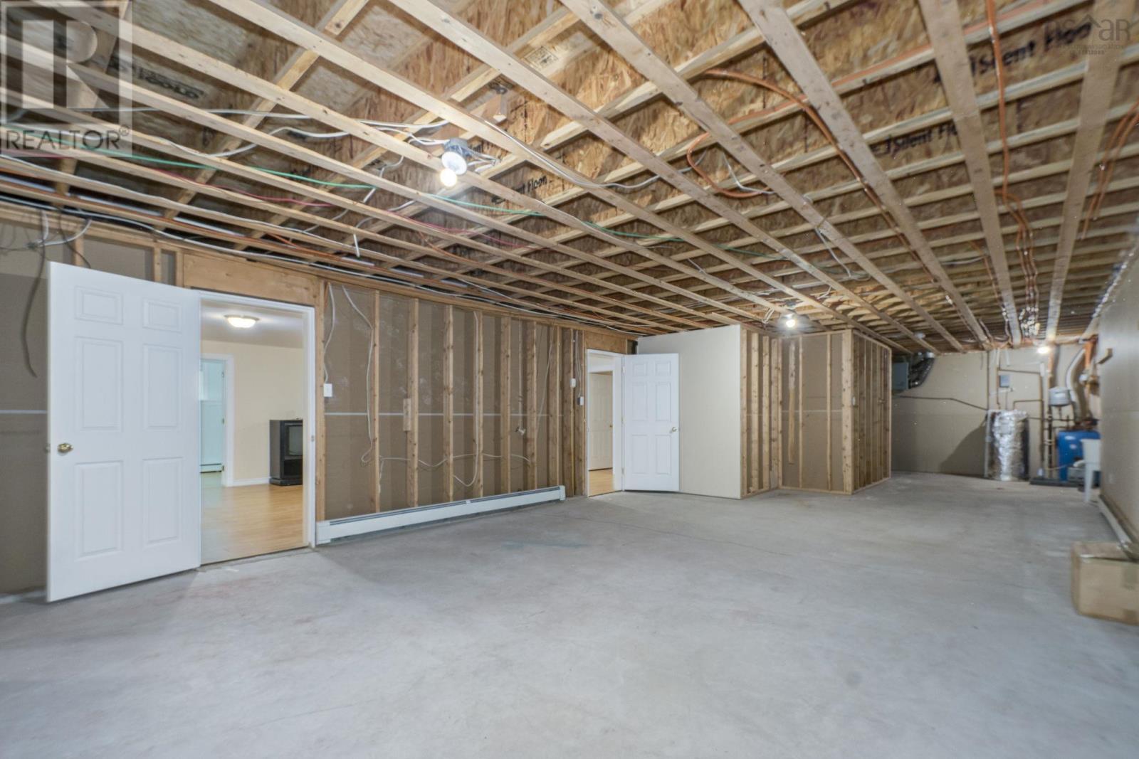 Property 38 of 51 of 152 Roxbury Crescent