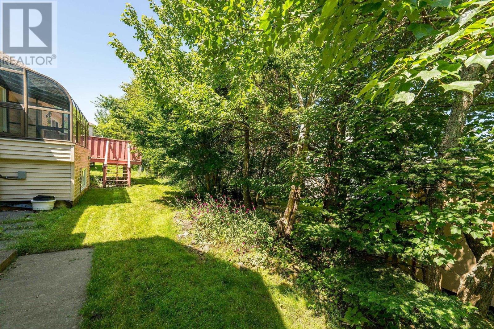 Property 40 of 51 of 152 Roxbury Crescent