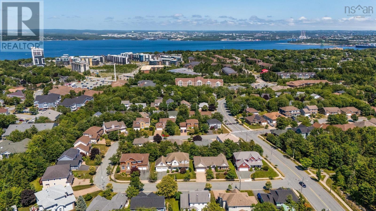 Property 49 of 51 of 152 Roxbury Crescent