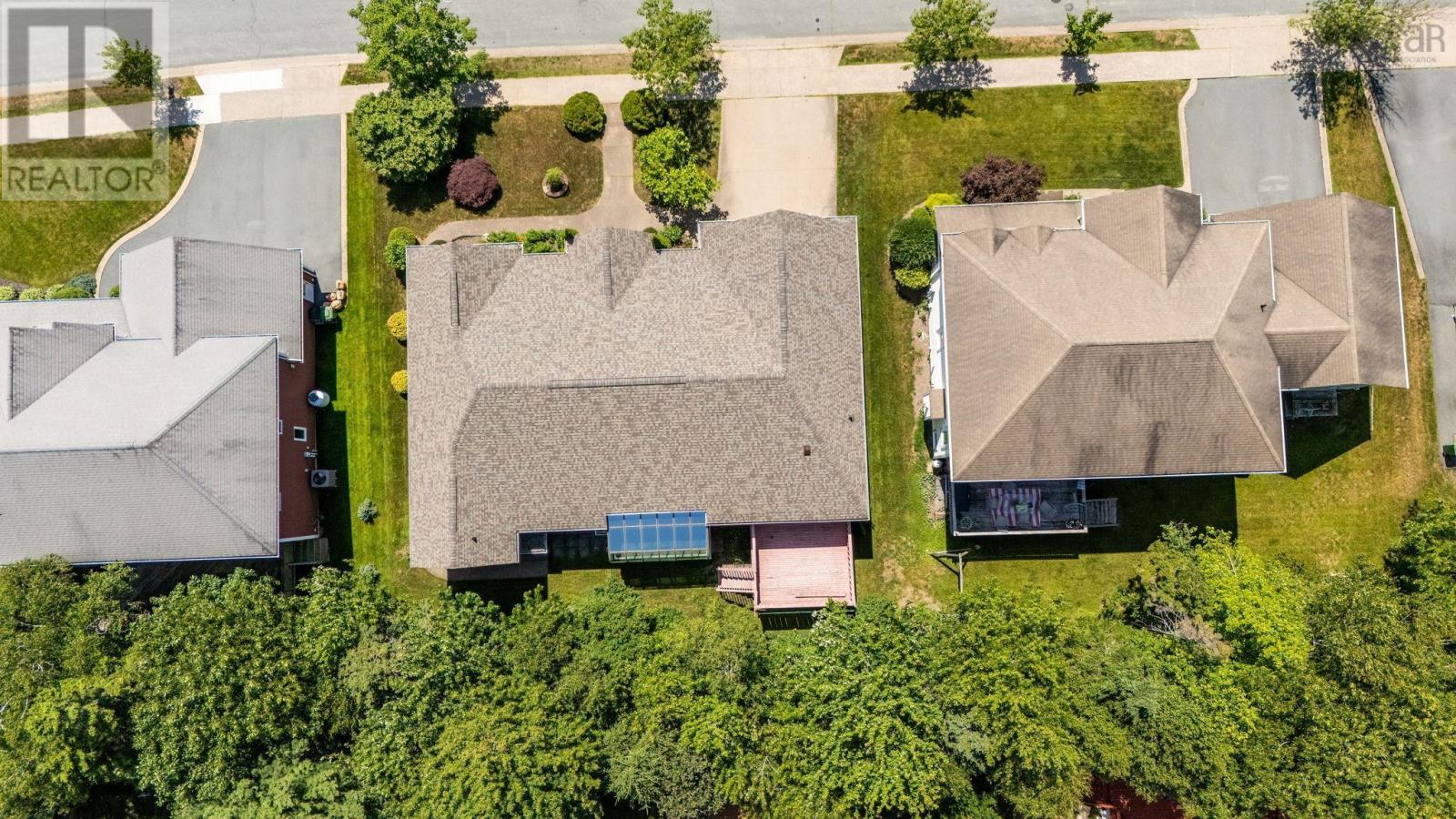 Property 48 of 51 of 152 Roxbury Crescent