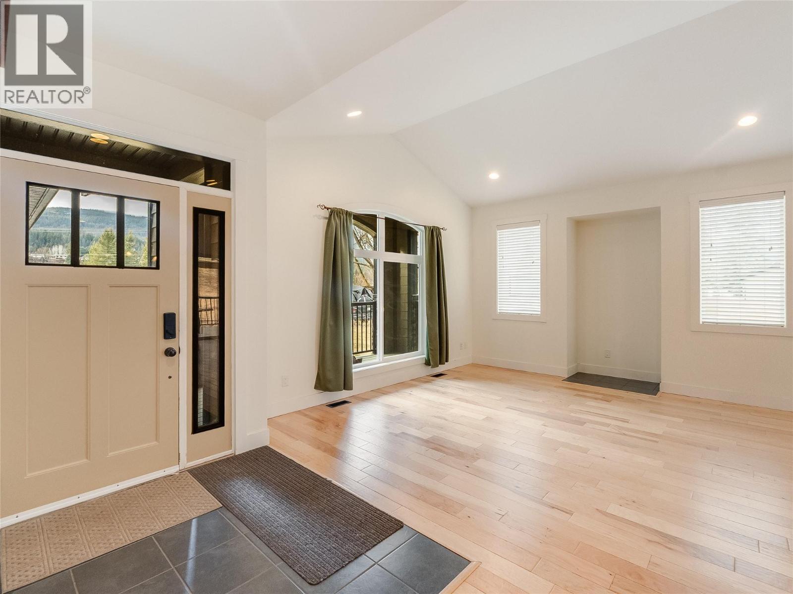 892 Waterloo Road, Castlegar