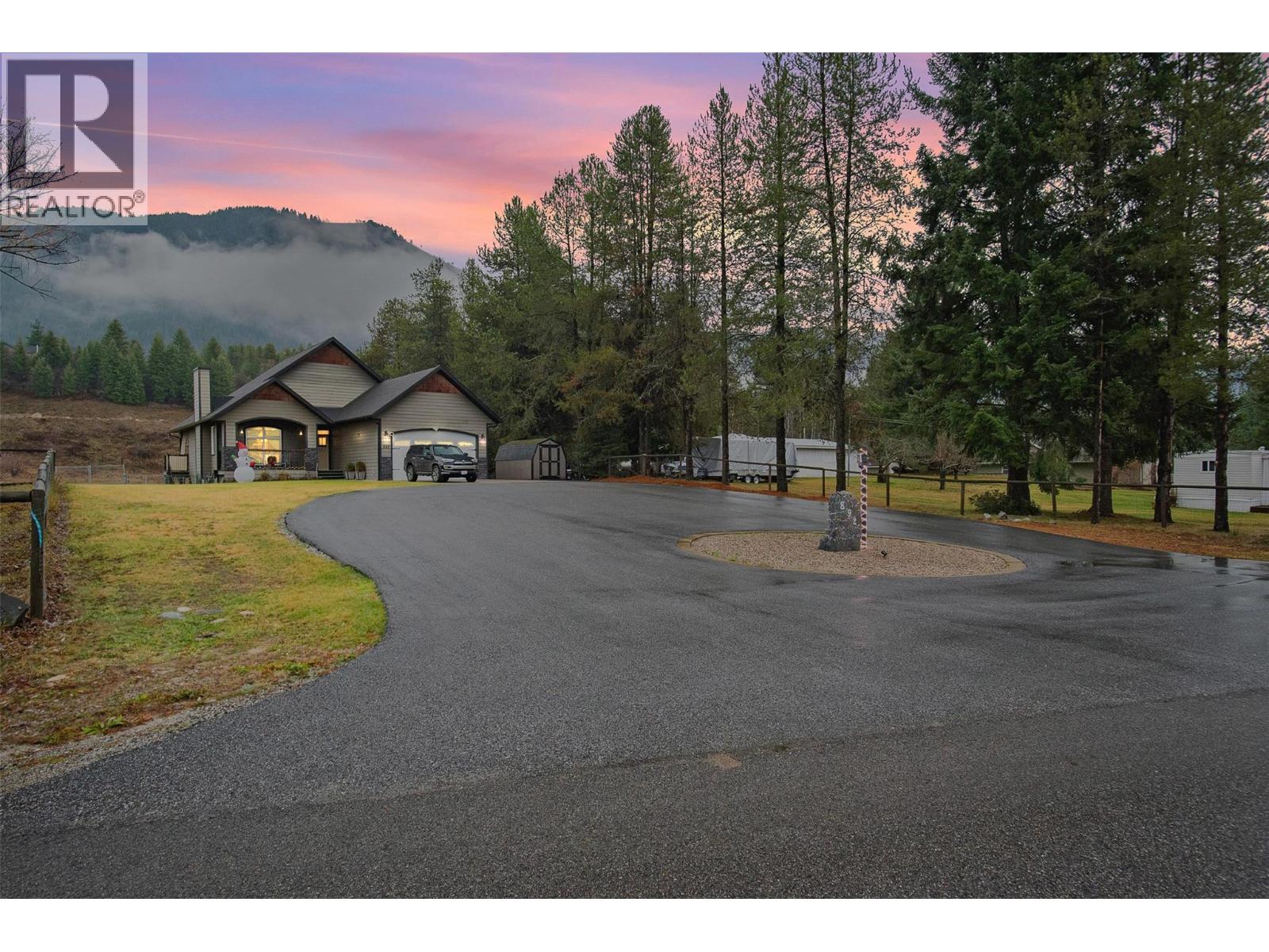 892 Waterloo Road, Castlegar