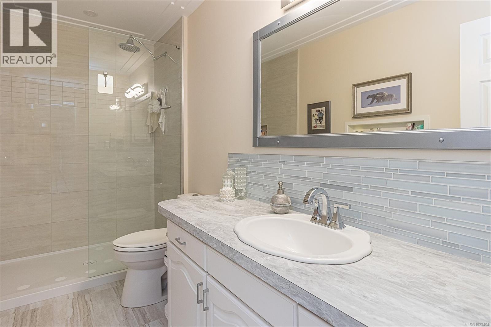 1089 College Dr, Nanaimo