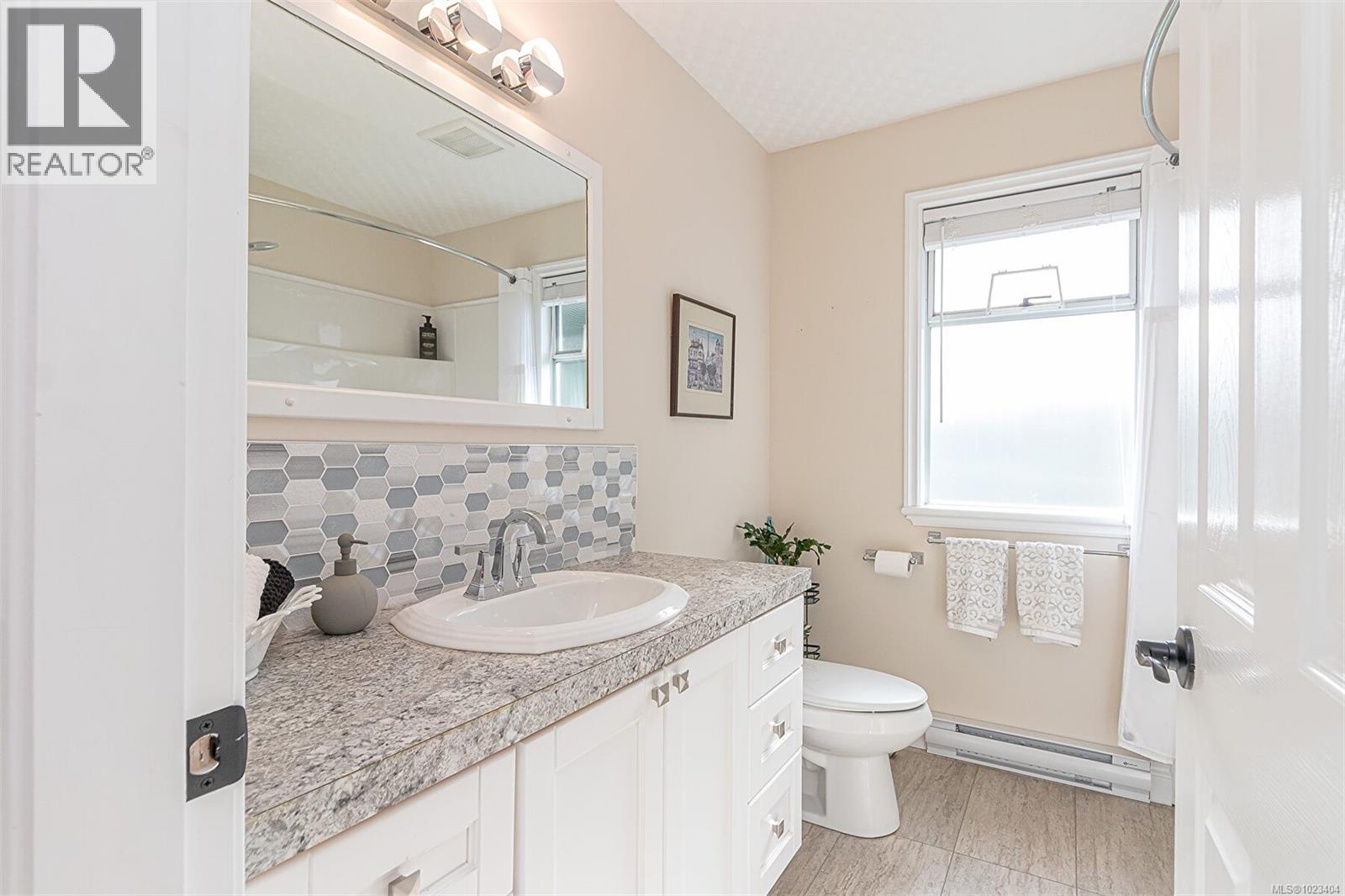 1089 College Dr, Nanaimo