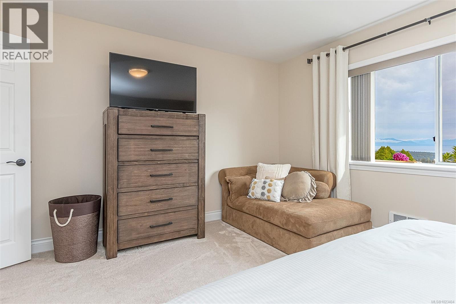 1089 College Dr, Nanaimo