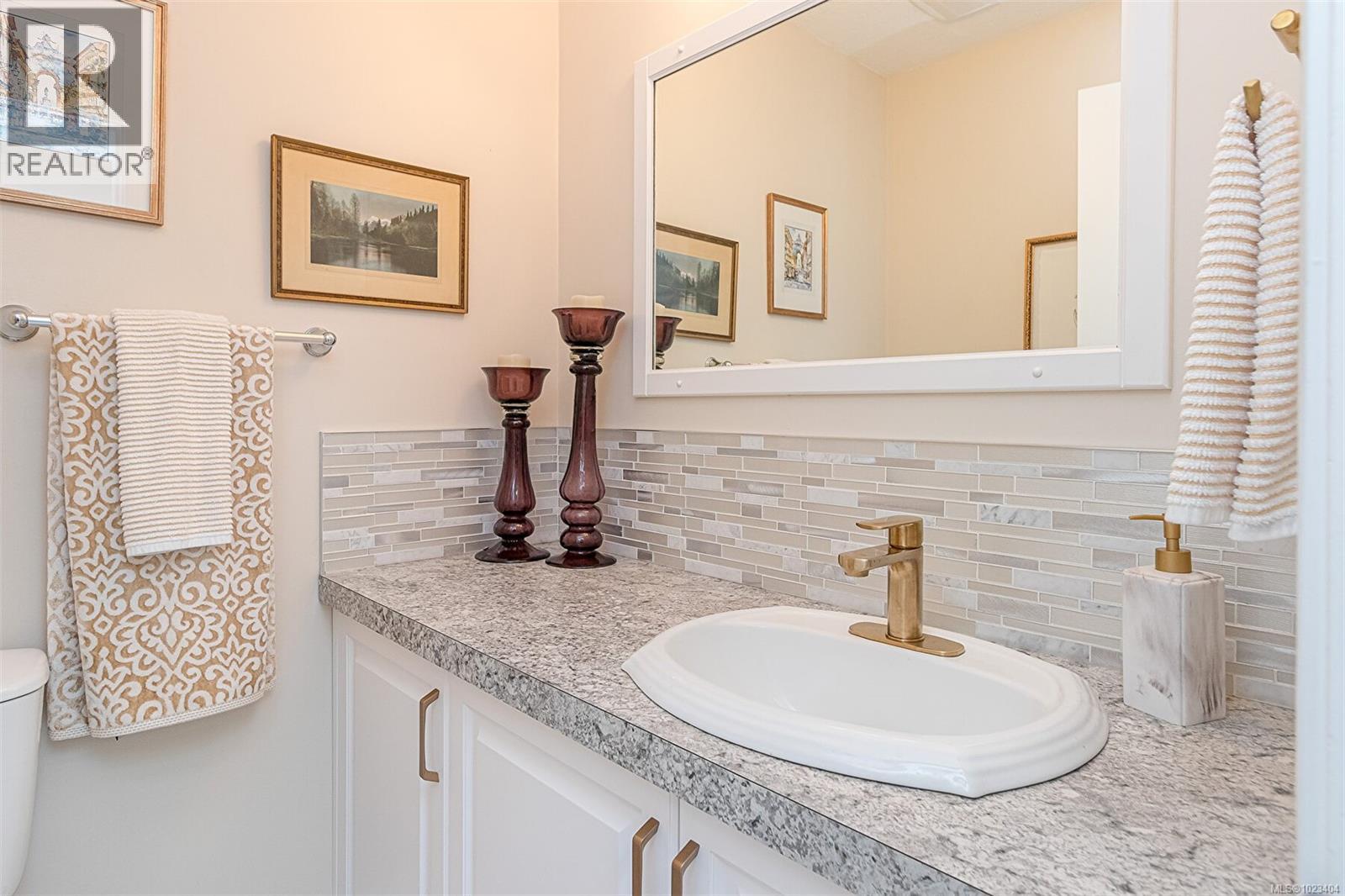 1089 College Dr, Nanaimo