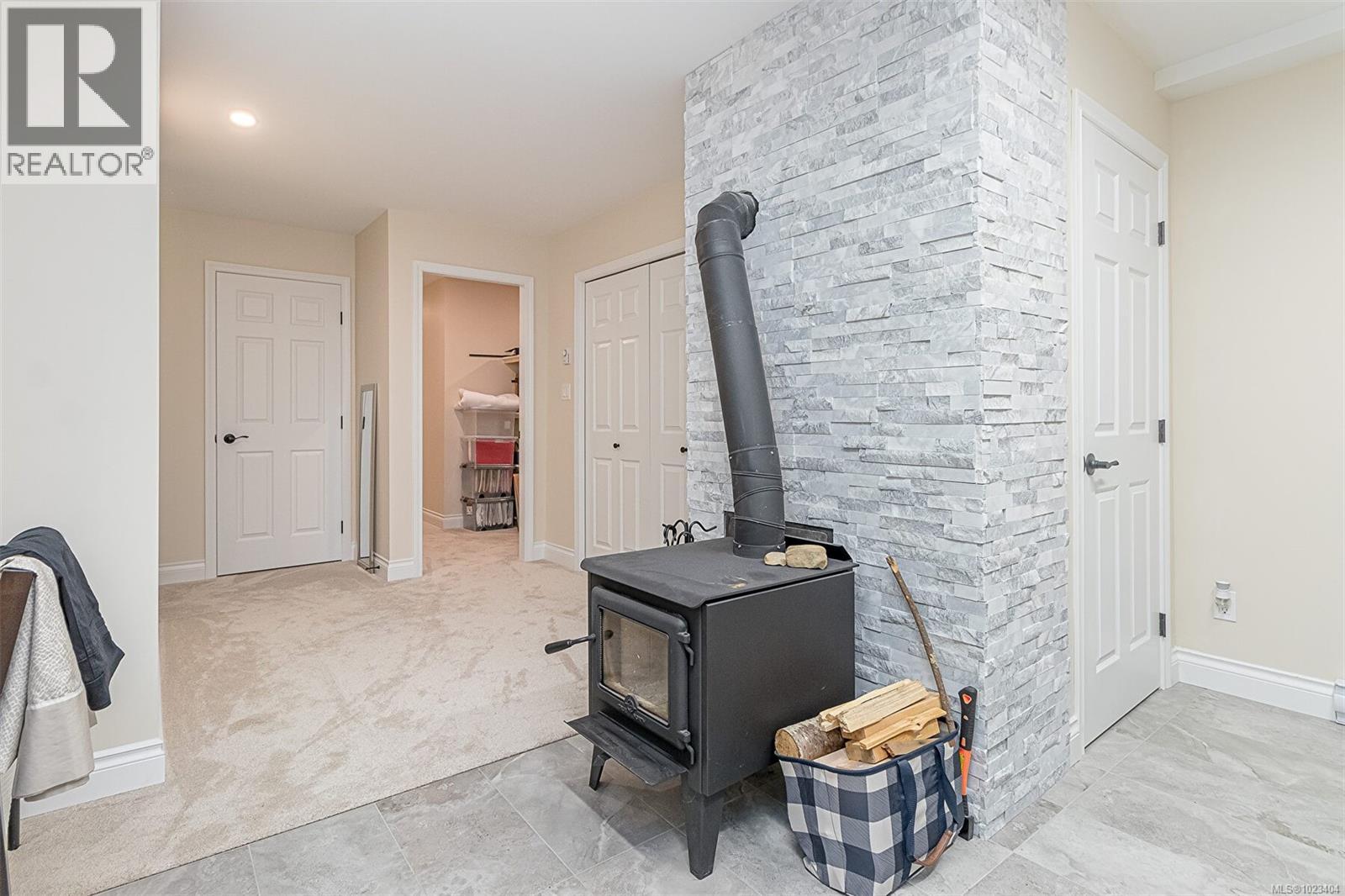 1089 College Dr, Nanaimo