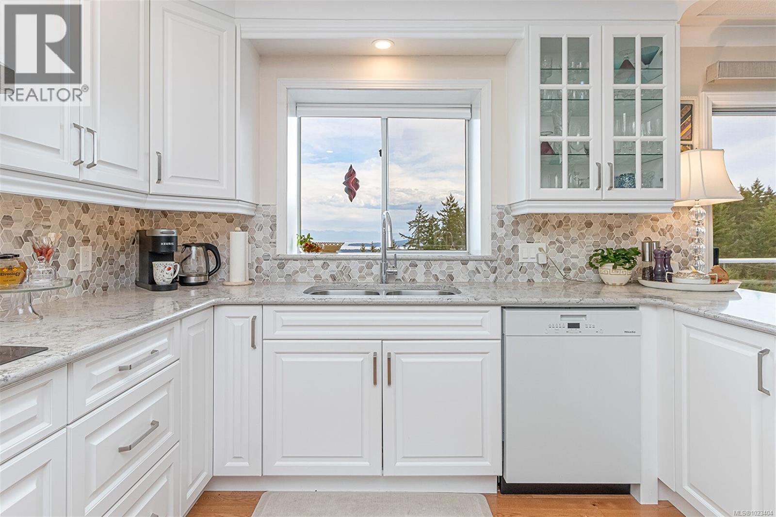 1089 College Dr, Nanaimo