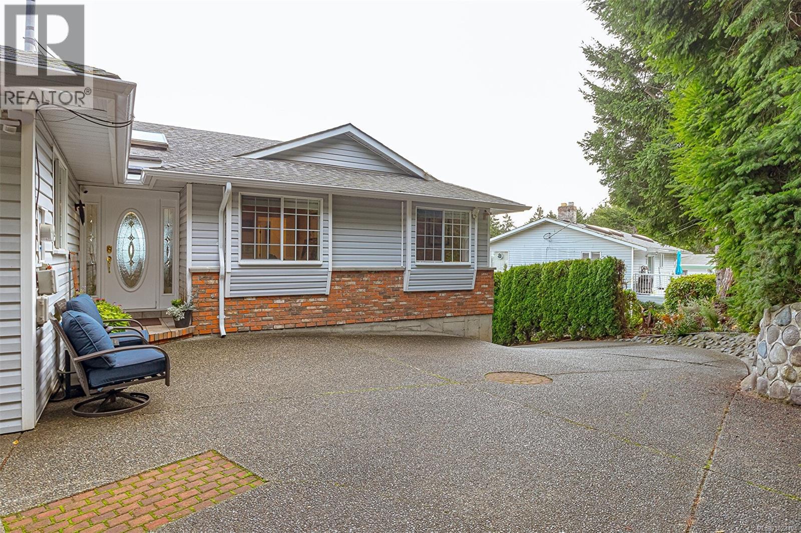 1089 College Dr, Nanaimo