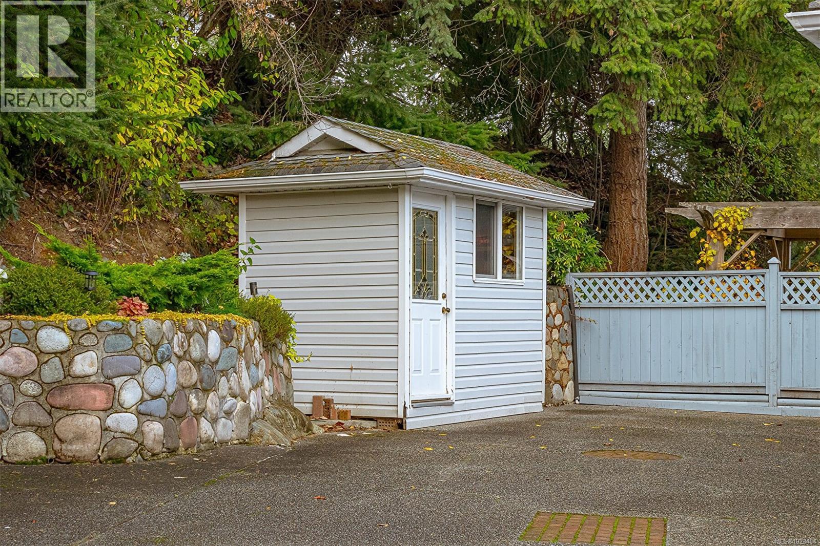 1089 College Dr, Nanaimo