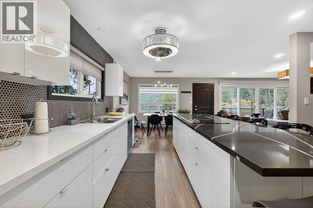 2622 Blind Bay Road, Blind Bay