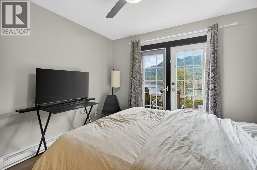 2622 Blind Bay Road, Blind Bay