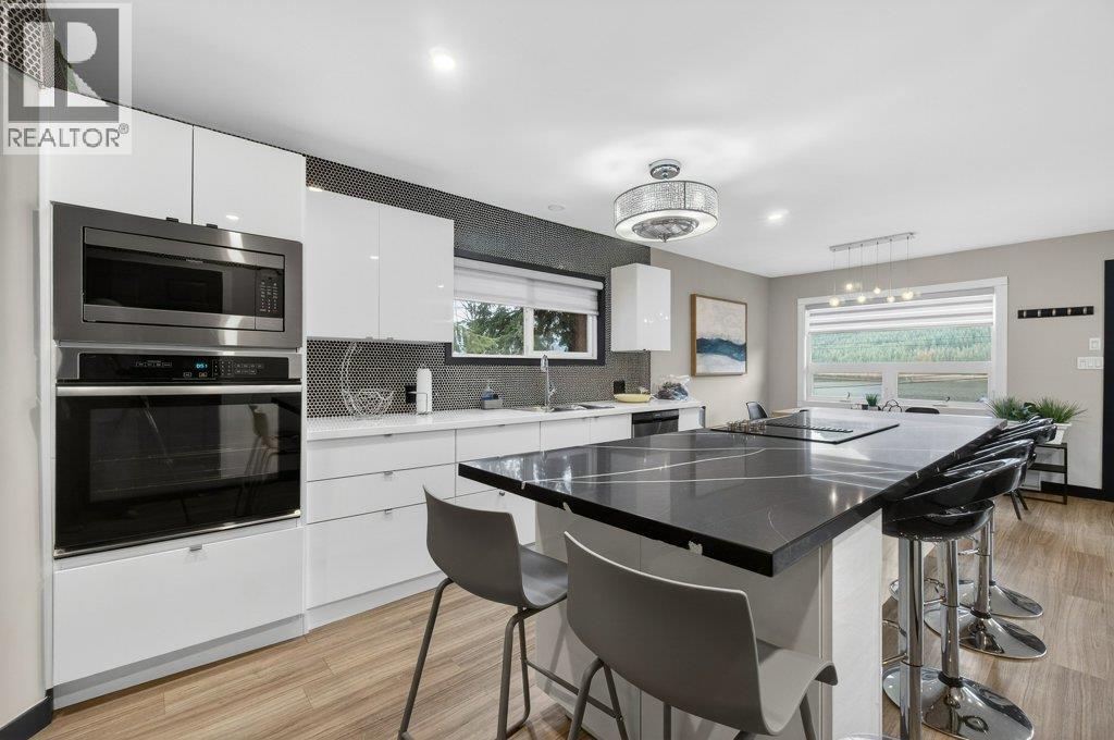 2622 Blind Bay Road, Blind Bay