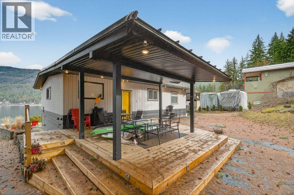 2622 Blind Bay Road, Blind Bay