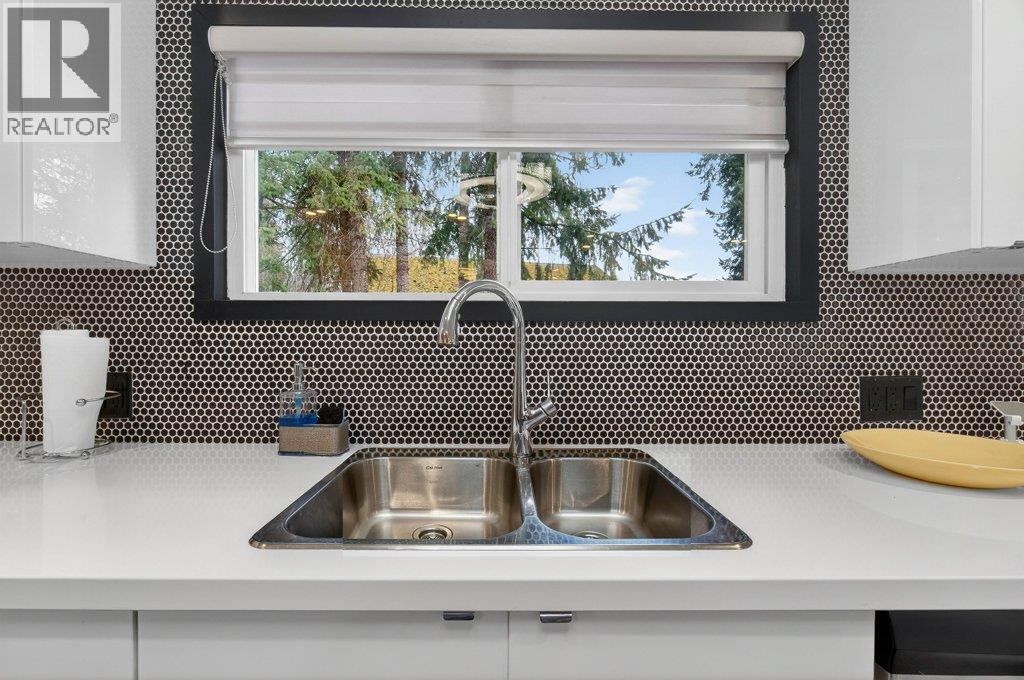 2622 Blind Bay Road, Blind Bay