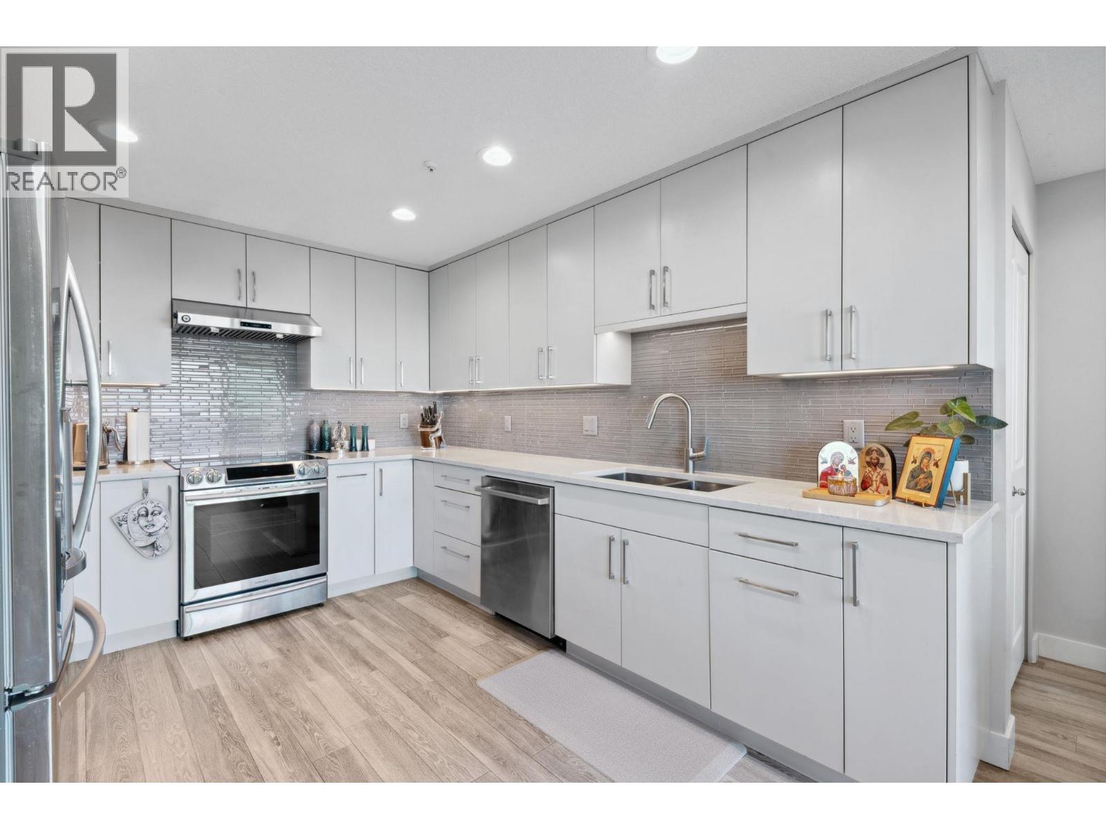 302 3131 DEER RIDGE DRIVE, West Vancouver