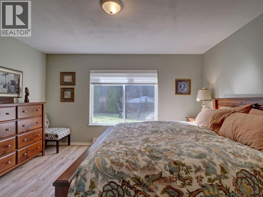 5643 CURTIS PLACE, Sechelt