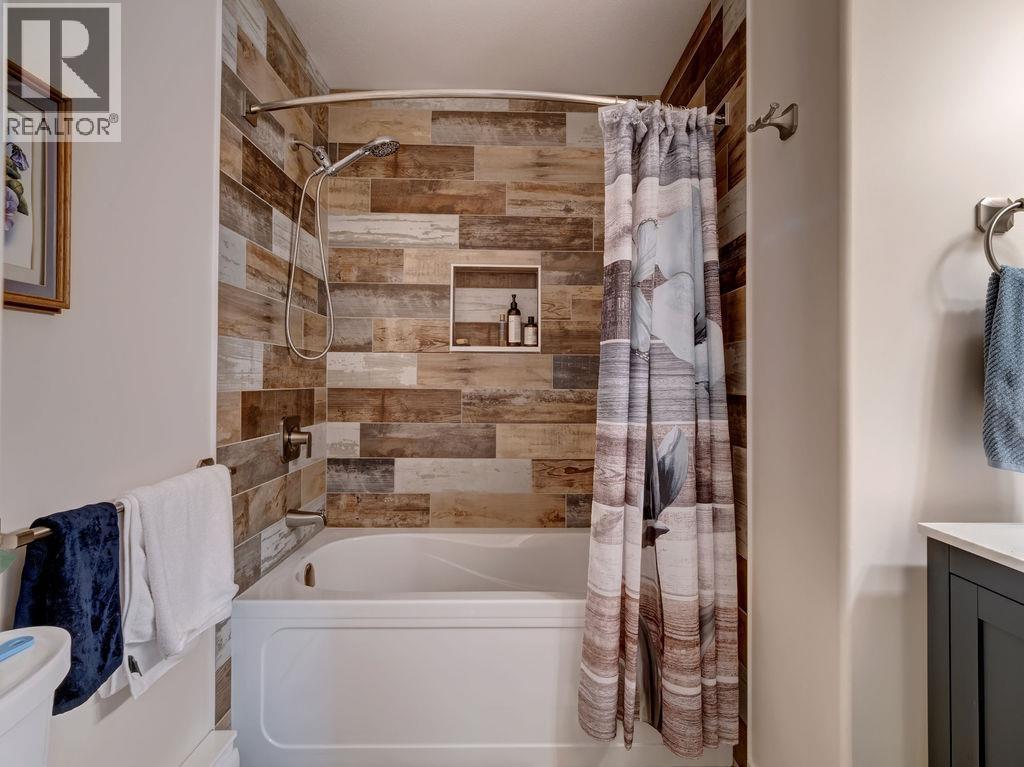 5643 CURTIS PLACE, Sechelt