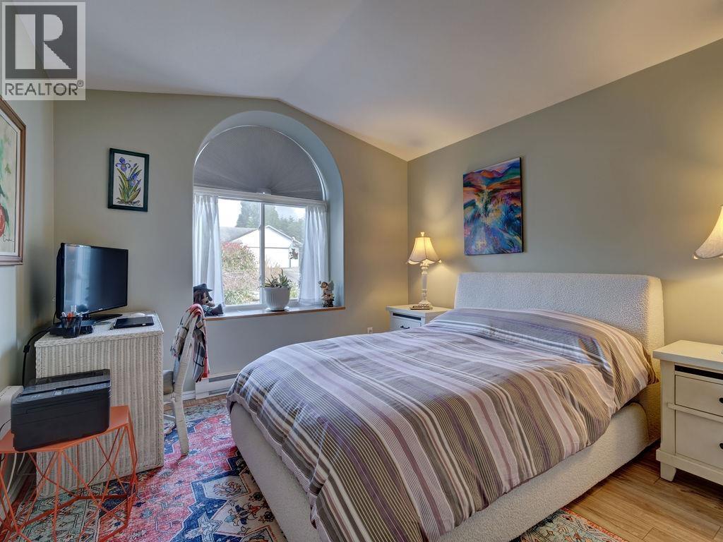 5643 CURTIS PLACE, Sechelt