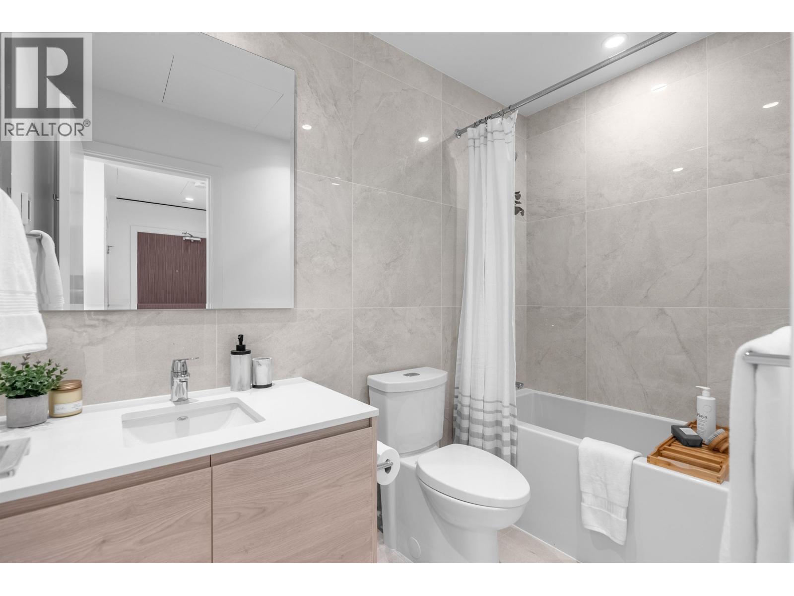 2104 660 QUAYSIDE DRIVE, New Westminster