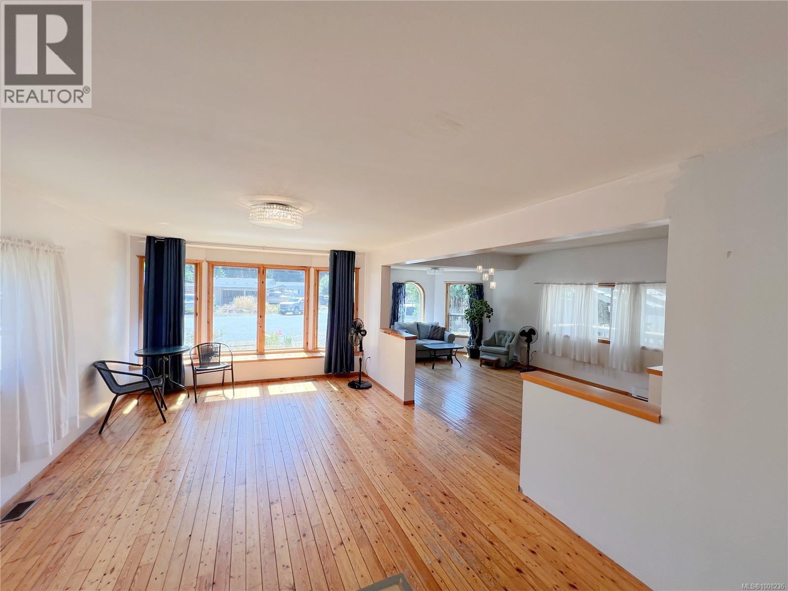 401 Conuma Dr - Photo 3 of 21, Gold River, British Columbia