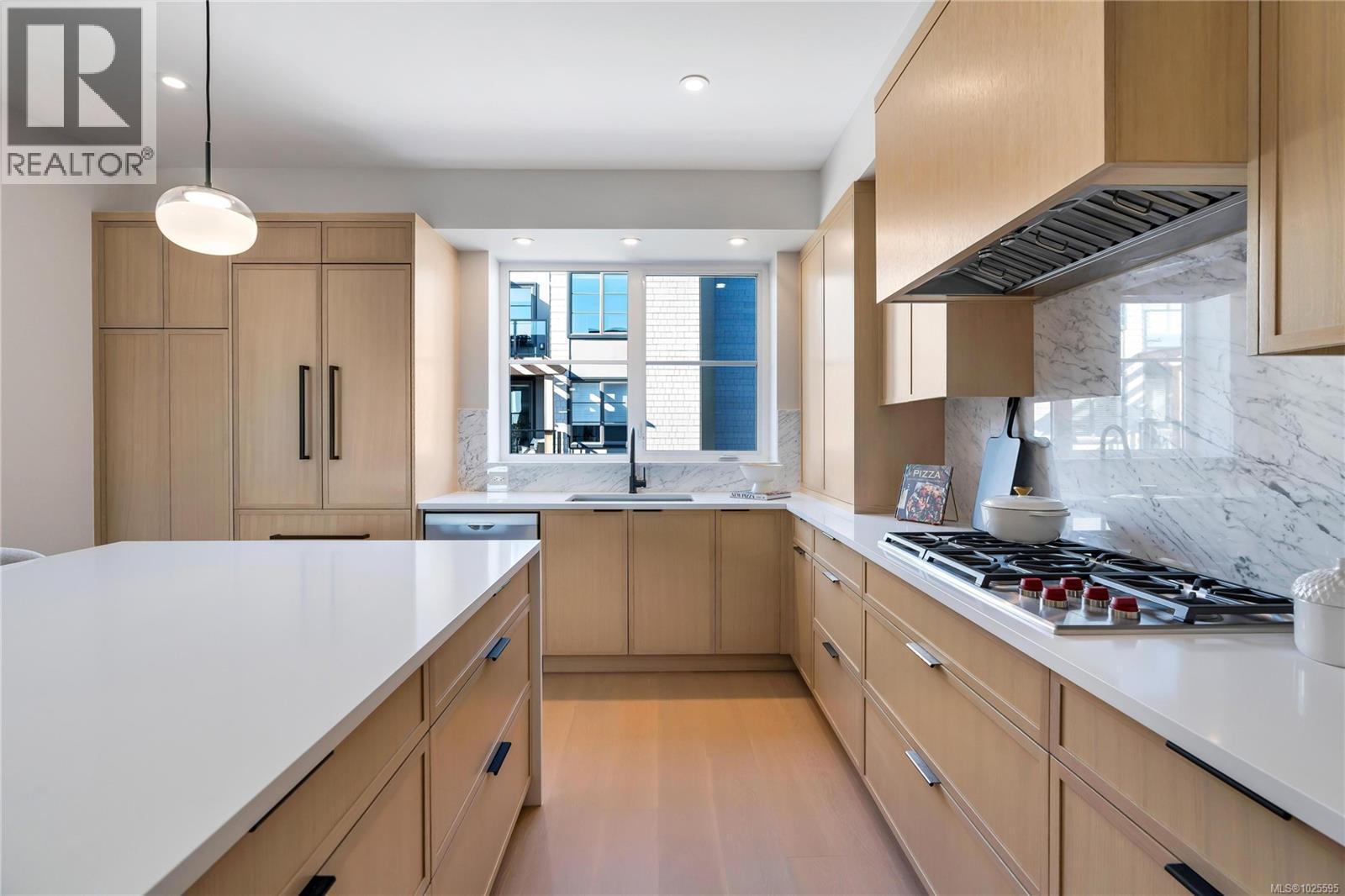 13 2590 Penrhyn Street, Saanich