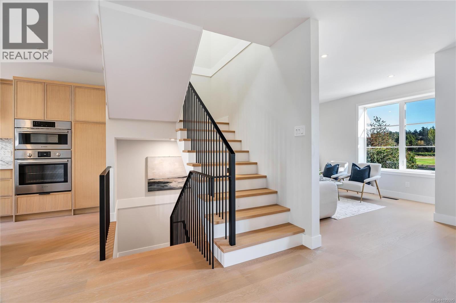 13 2590 Penrhyn Street, Saanich