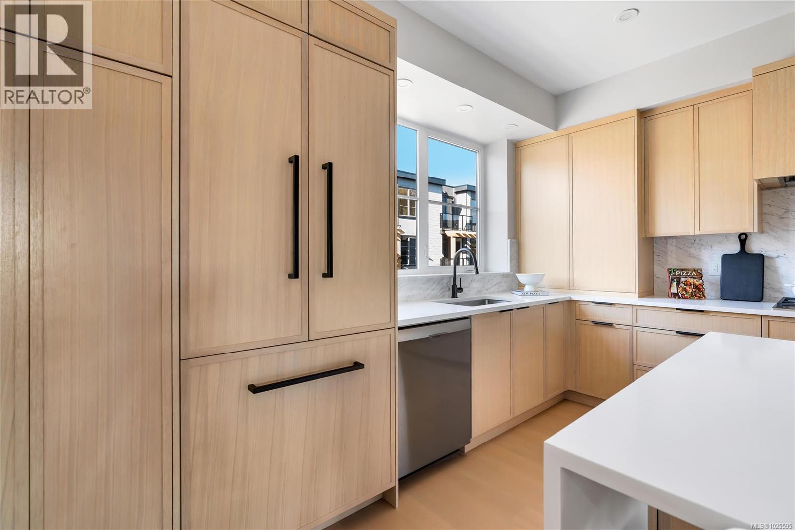 13 2590 Penrhyn Street, Saanich