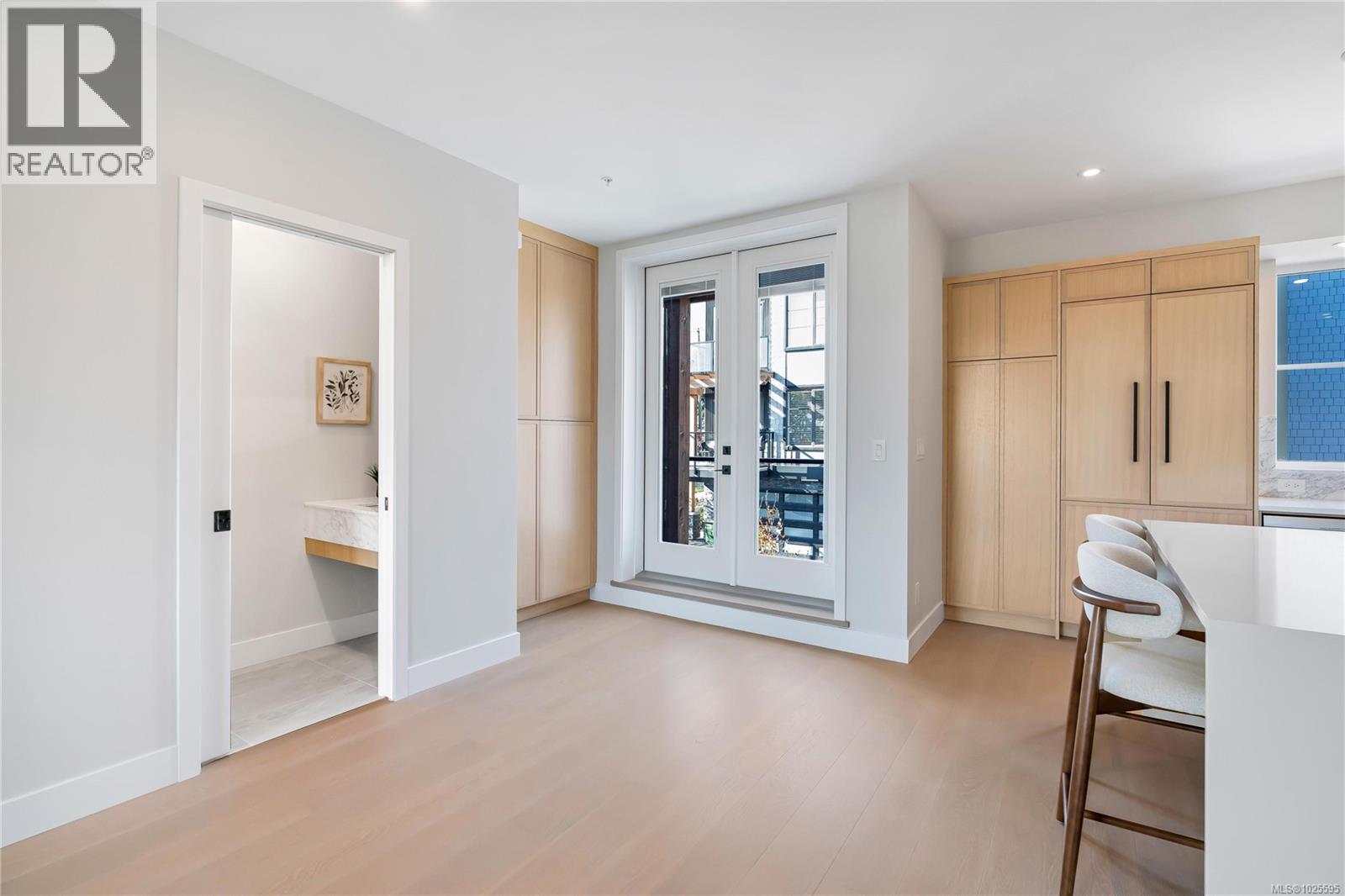 13 2590 Penrhyn Street, Saanich