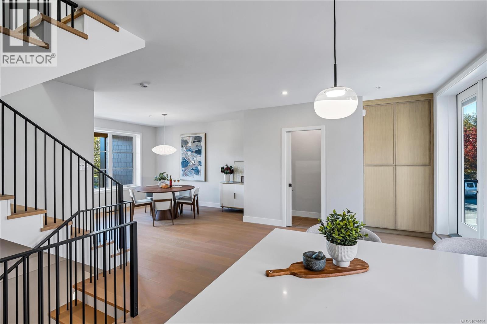 13 2590 Penrhyn Street, Saanich