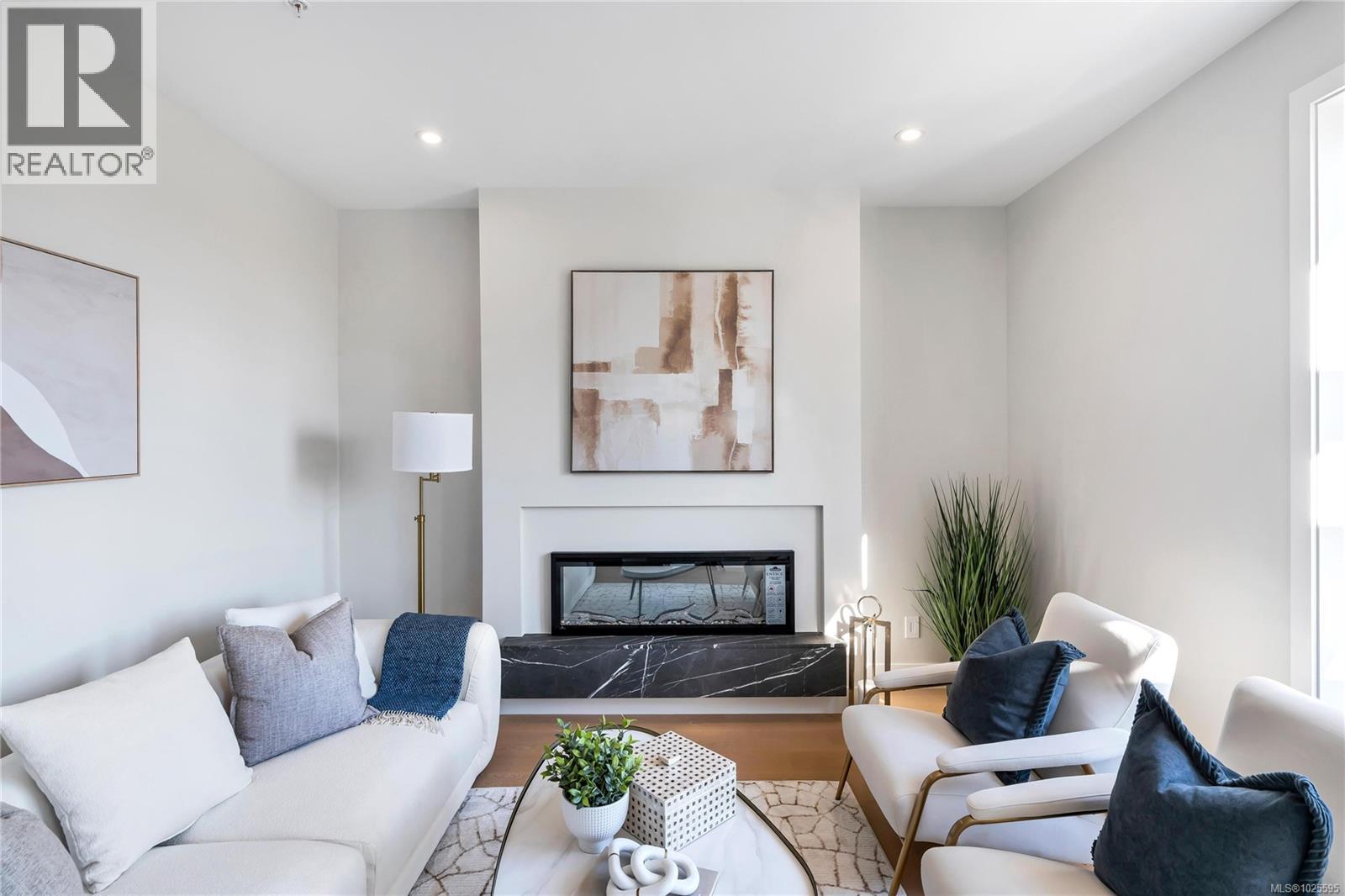 13 2590 Penrhyn Street, Saanich