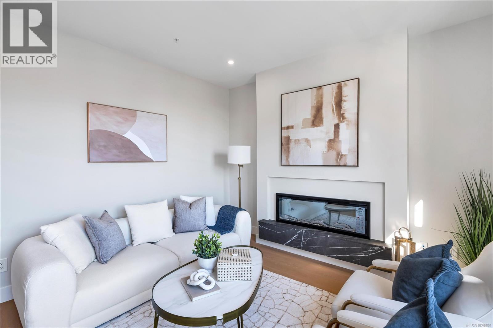 13 2590 Penrhyn Street, Saanich