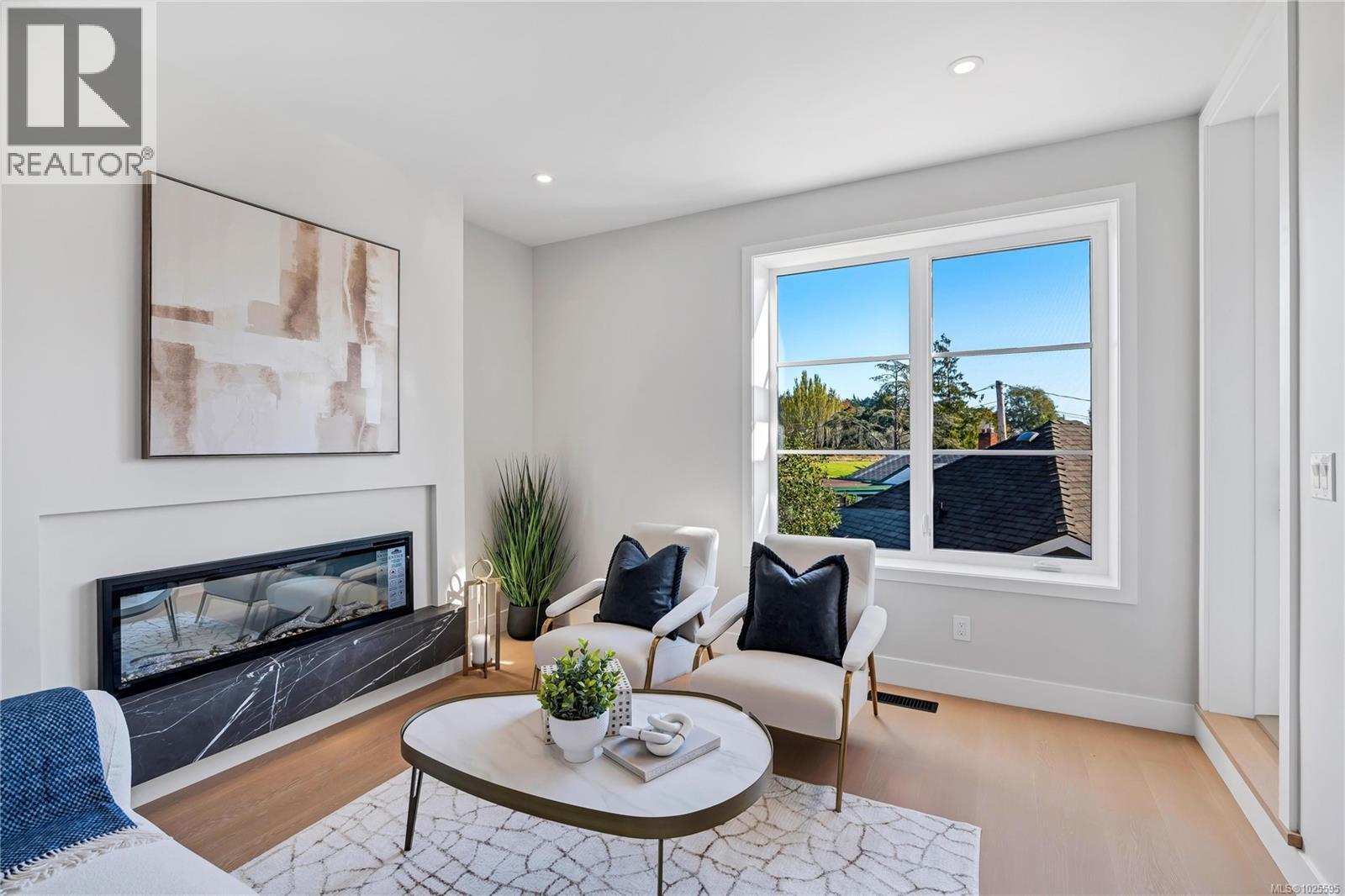 13 2590 Penrhyn Street, Saanich