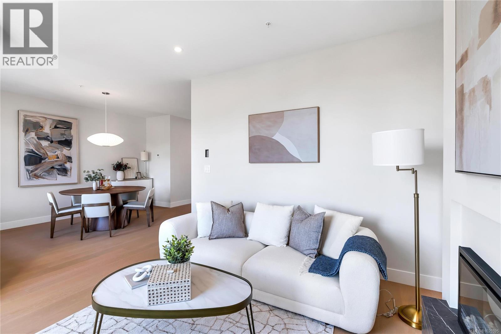 13 2590 Penrhyn Street, Saanich