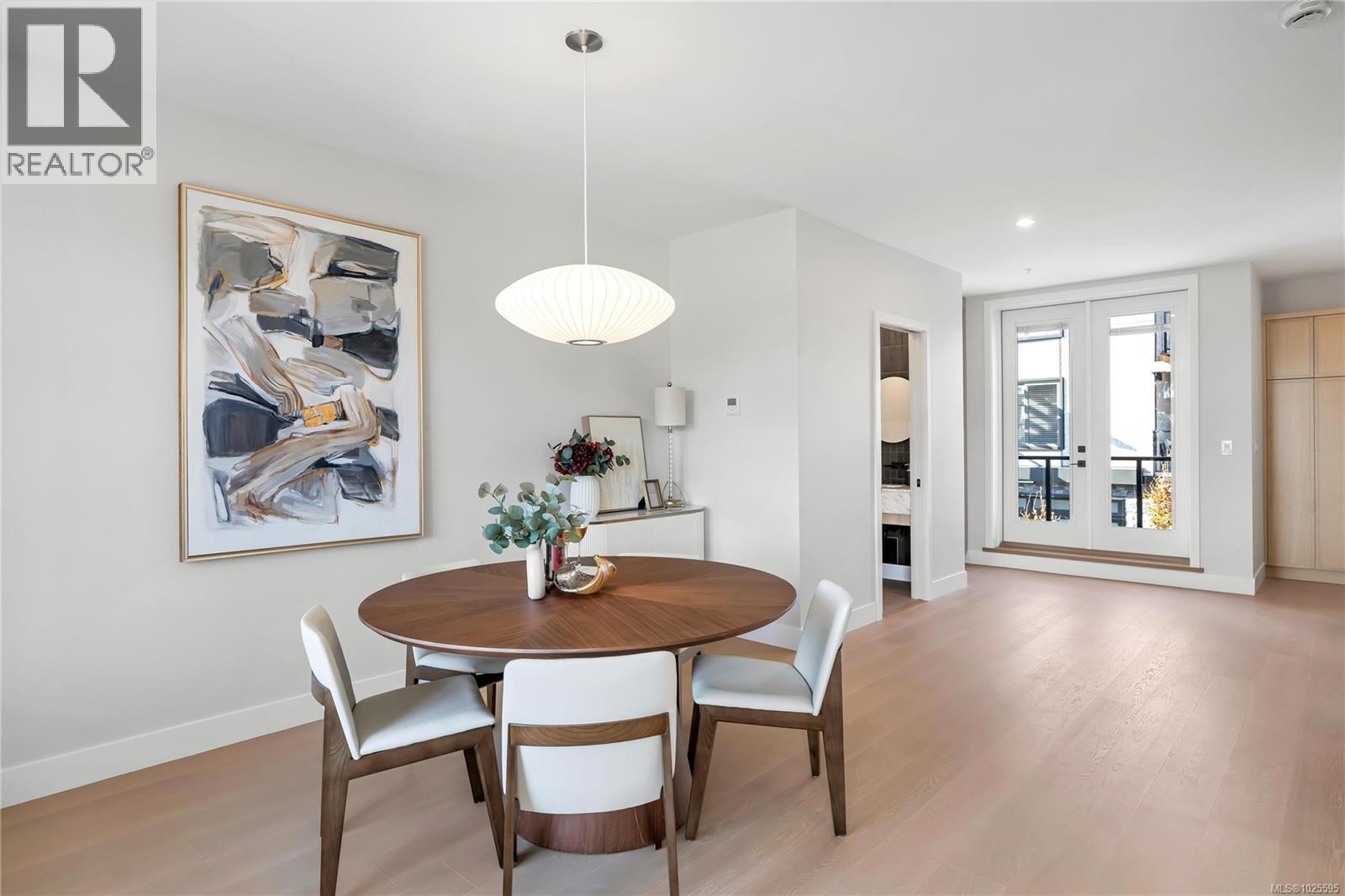 13 2590 Penrhyn Street, Saanich