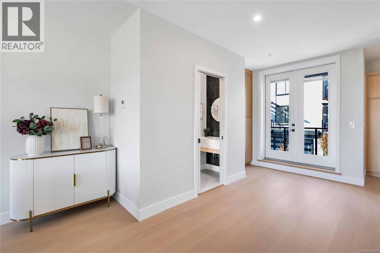 13 2590 Penrhyn Street, Saanich