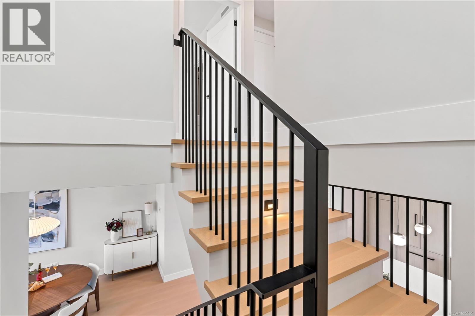 13 2590 Penrhyn Street, Saanich