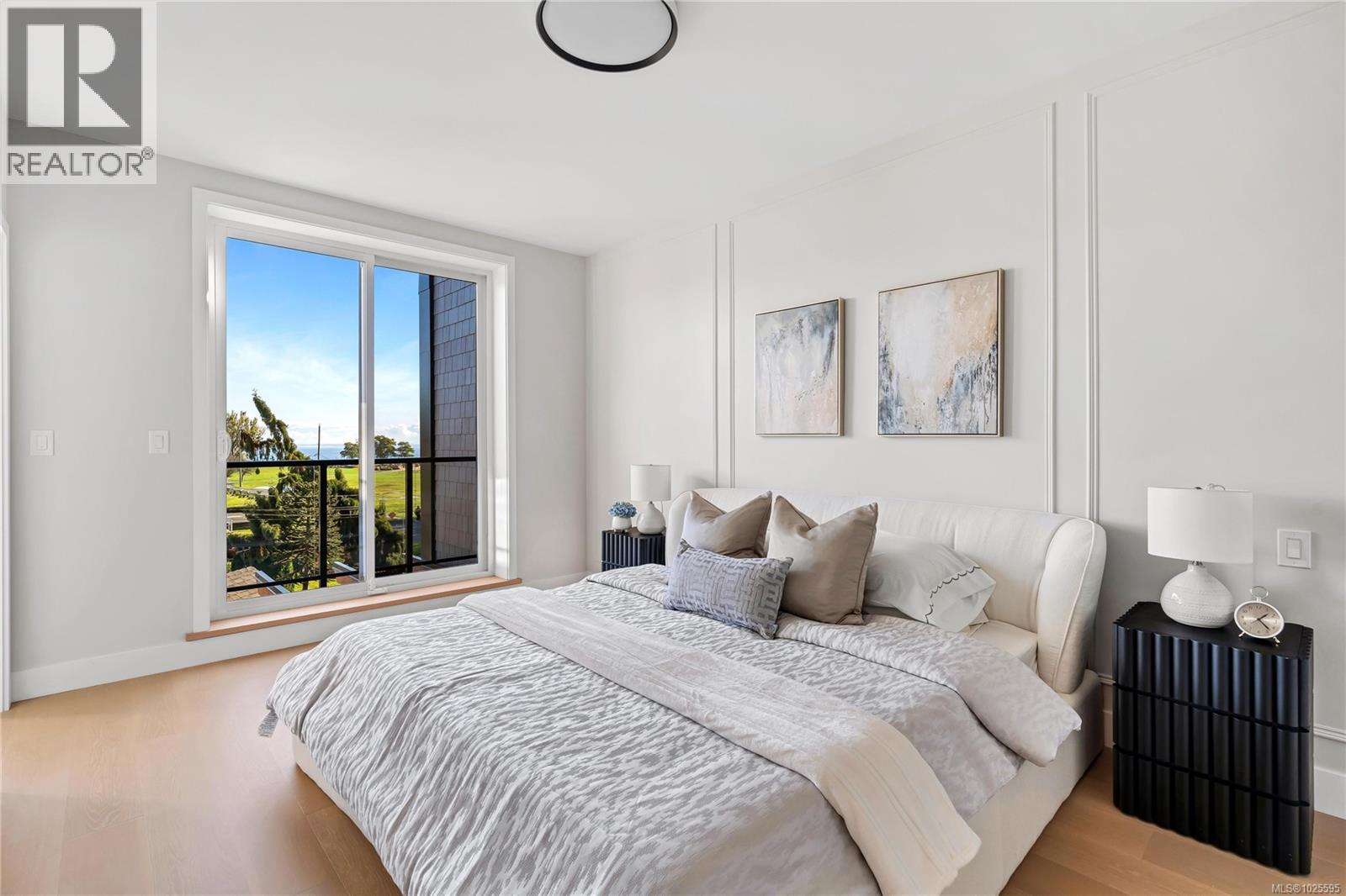 13 2590 Penrhyn Street, Saanich