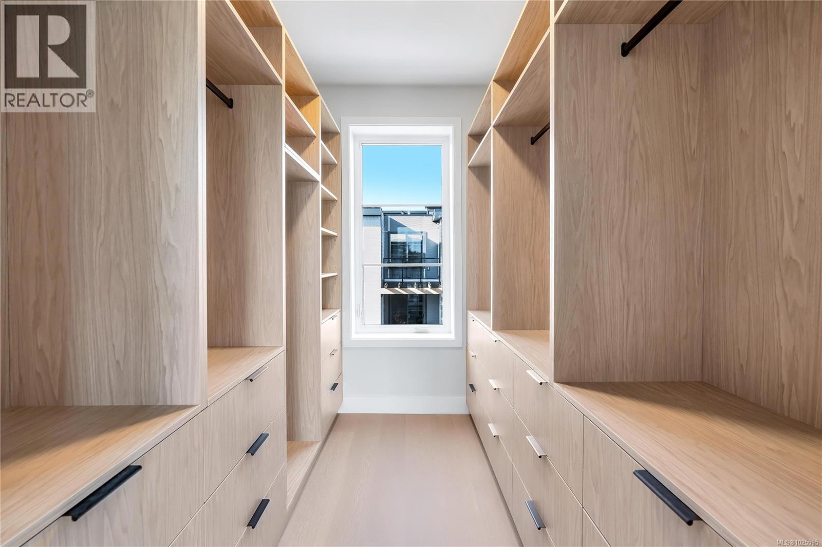 13 2590 Penrhyn Street, Saanich