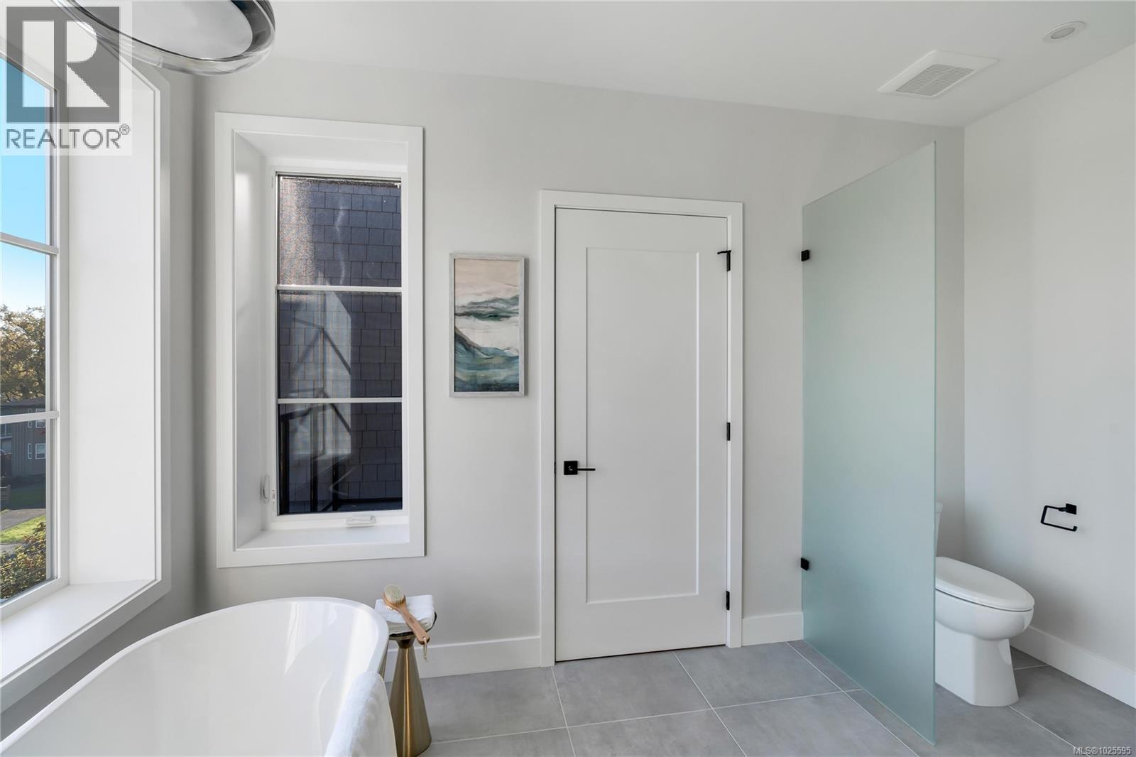 13 2590 Penrhyn Street, Saanich