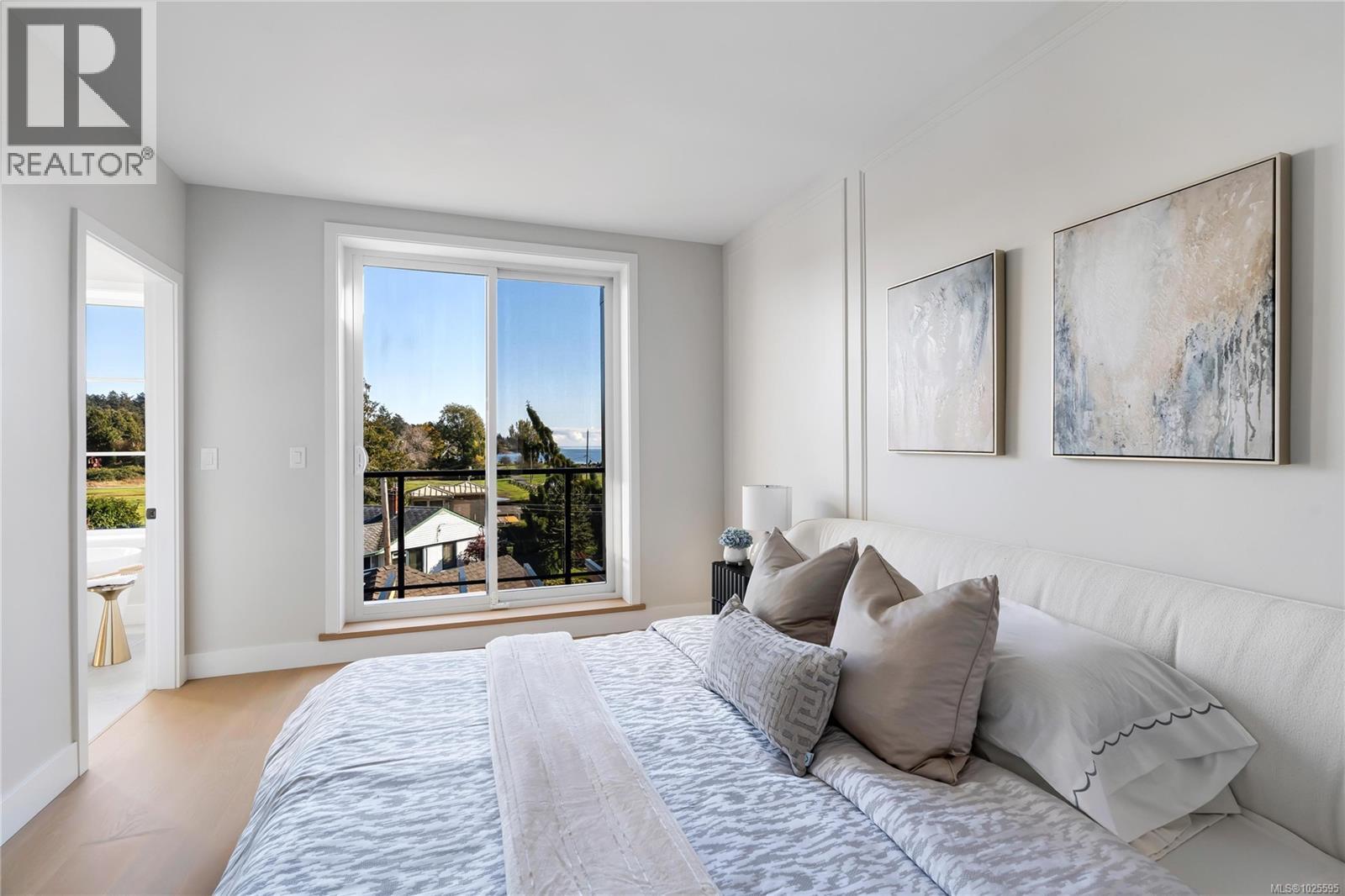 13 2590 Penrhyn Street, Saanich
