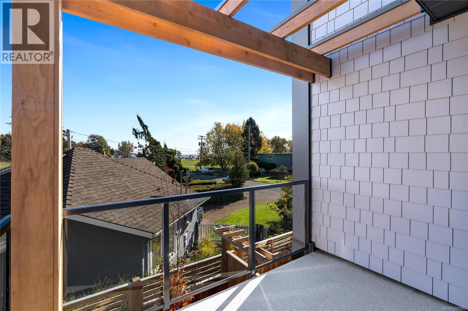 13 2590 Penrhyn Street, Saanich